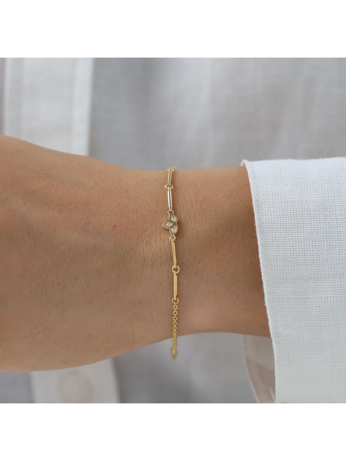 Nisera Minimal Lotus Pırlantalı Altın Bileklik