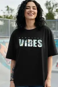 Kadın Kısa Kol Yazlık Tişört Bisiklet Yaka VIBES Baskılı T-Shirt - Siyah