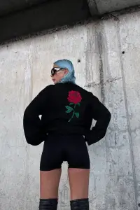 Kadın Oversize Kapüşonlu Cepli GÜL Baskılı 3 İplik Pamuklu Hoodie Sweatshirt - Siyah