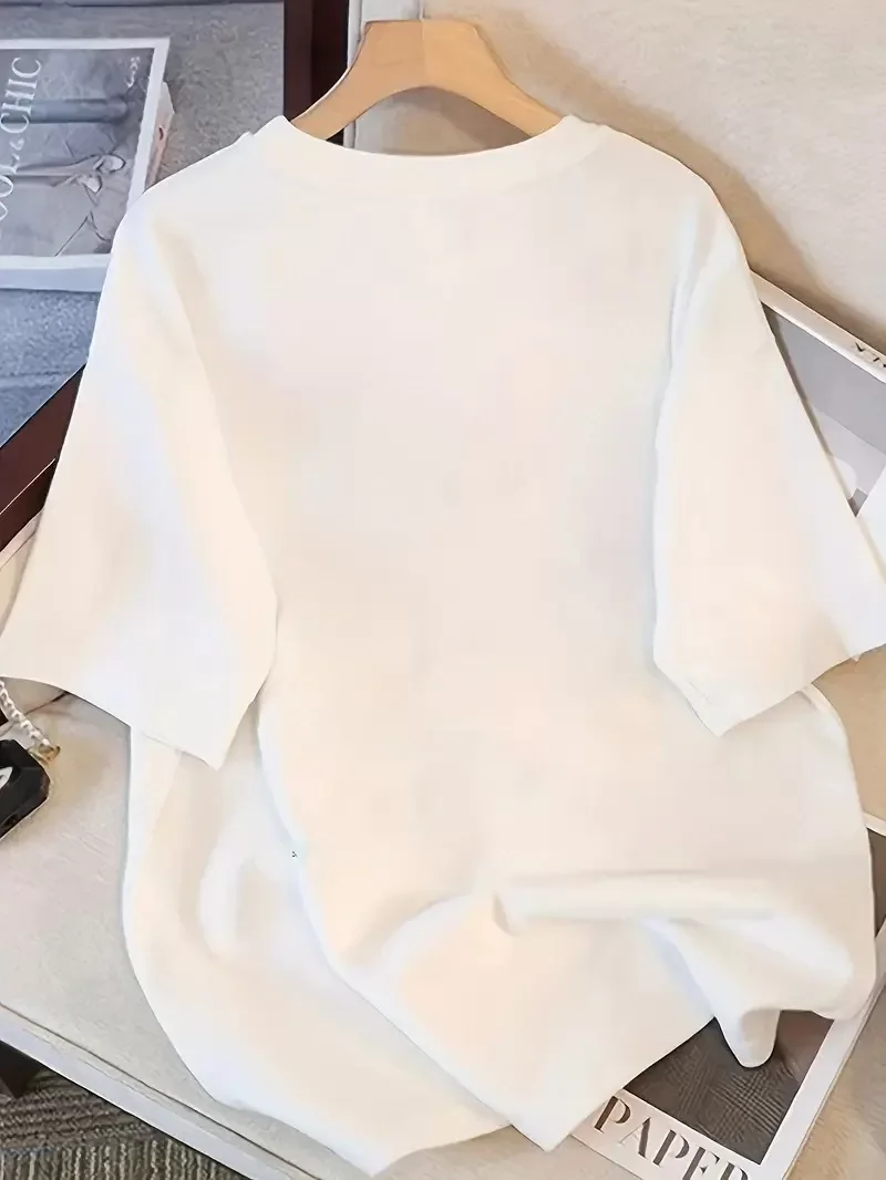 Kadınlar için Şık Siyah Kedi Grafik Tişört - Oversize Kısa Kollu Üst, Nefes Alabilir Polyester Karışımı, Makinede Yıkanabilir - Mükemmel Yaz Modası - Beyaz Görseli