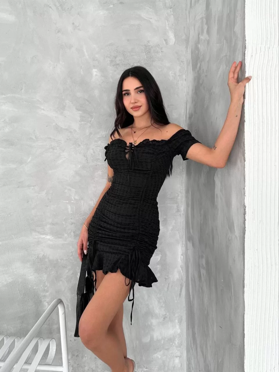 Göğüs Bağlamalı Mini Elbise - Siyah Görseli
