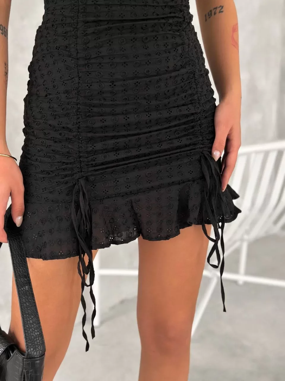 Göğüs Bağlamalı Mini Elbise - Siyah Görseli