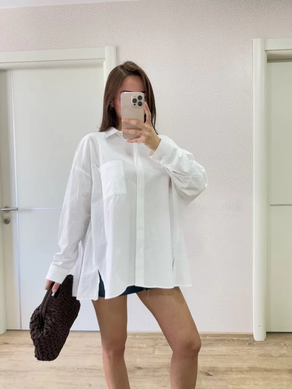 Poplin Kadın Yakalı Yandan Yırtmaçlı Arka Pens Detaylı Gömlek - Beyaz Görseli
