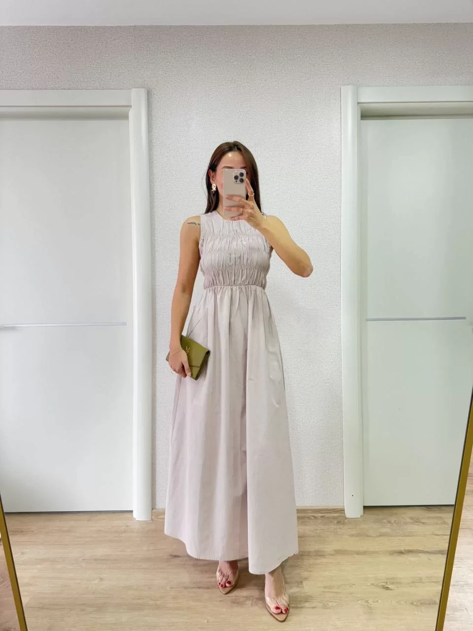 Kolsuz Göğüs Lastıklı %100 Poplin Uzun Elbise - Gri Görseli