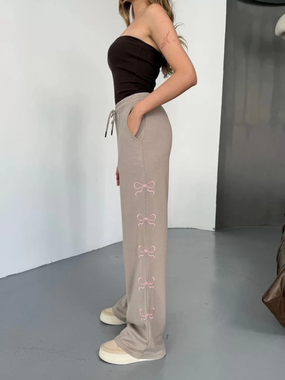 Osy Modal Yumuşak Dokulu Kumaş Nakış işlemeli Rahat Bol Paça Eşofman Pantalon - Bej Görseli