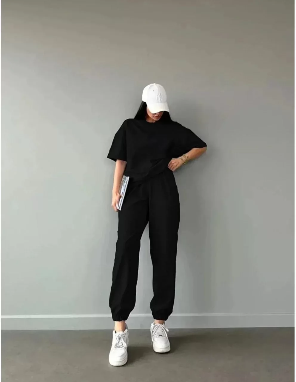 Unisex Düz T-Shirt ve Eşofman Takımı - Siyah Görseli
