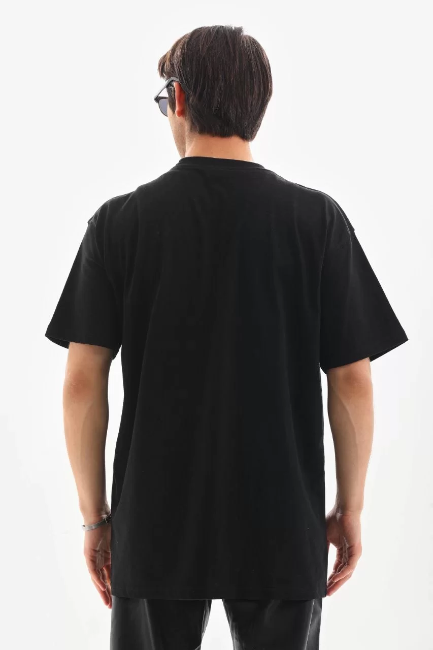 Unisex Oversize Kolye Dahil T-Shirt - Siyah Görseli