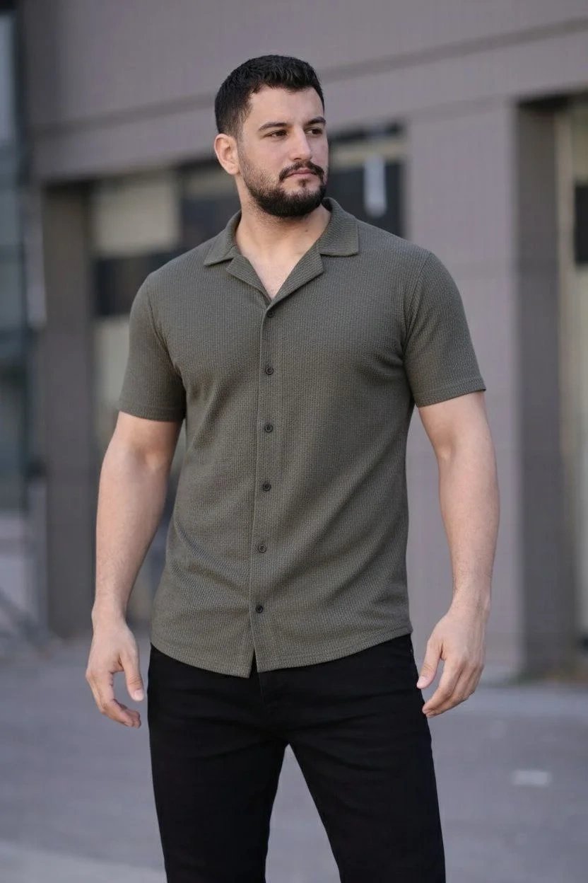 Pánska khaki regular fit košeľa z vaflovej látky s gombíkmi a otvoreným golierom 2