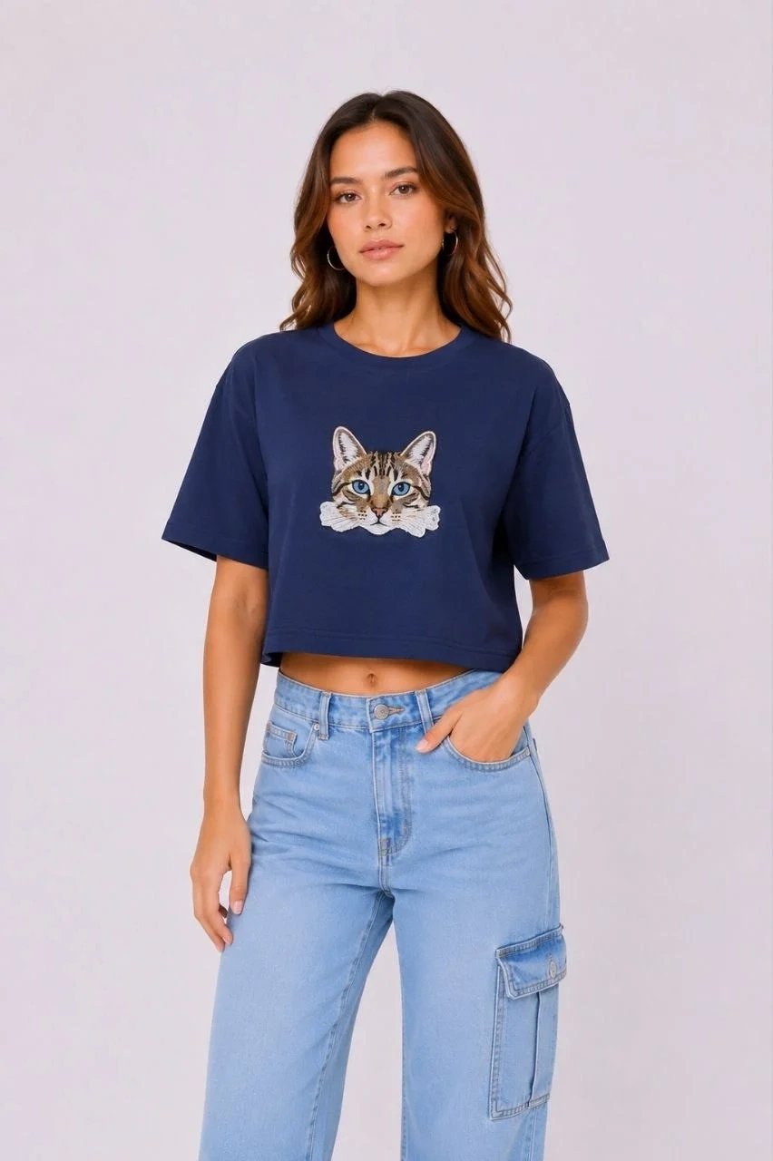 Женски темно син oversize мачка печатена crop маица 3