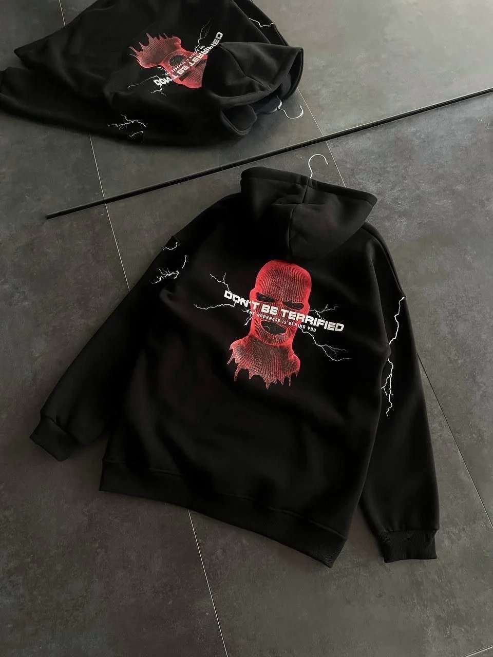 Kadın Siyah 3 İplik Pamuklu Kapüşonlu Baskılı Sweatshirt 2