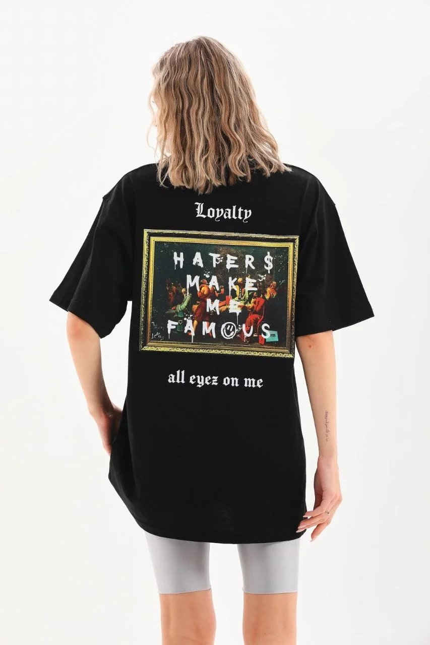Bluzë e zezë për femra, oversize, me jakë biçiklete, të printuar 2