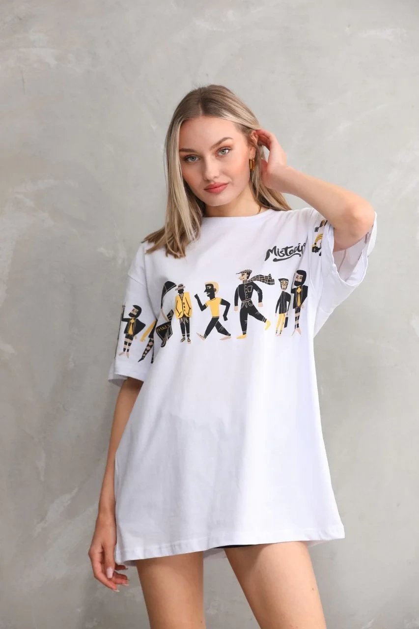 Női Fehér Oversize Kerékpárnyakú Mintás Póló 2
