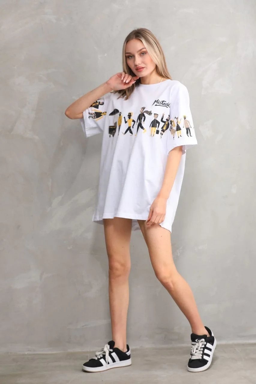 Női Fehér Oversize Kerékpárnyakú Mintás Póló 6