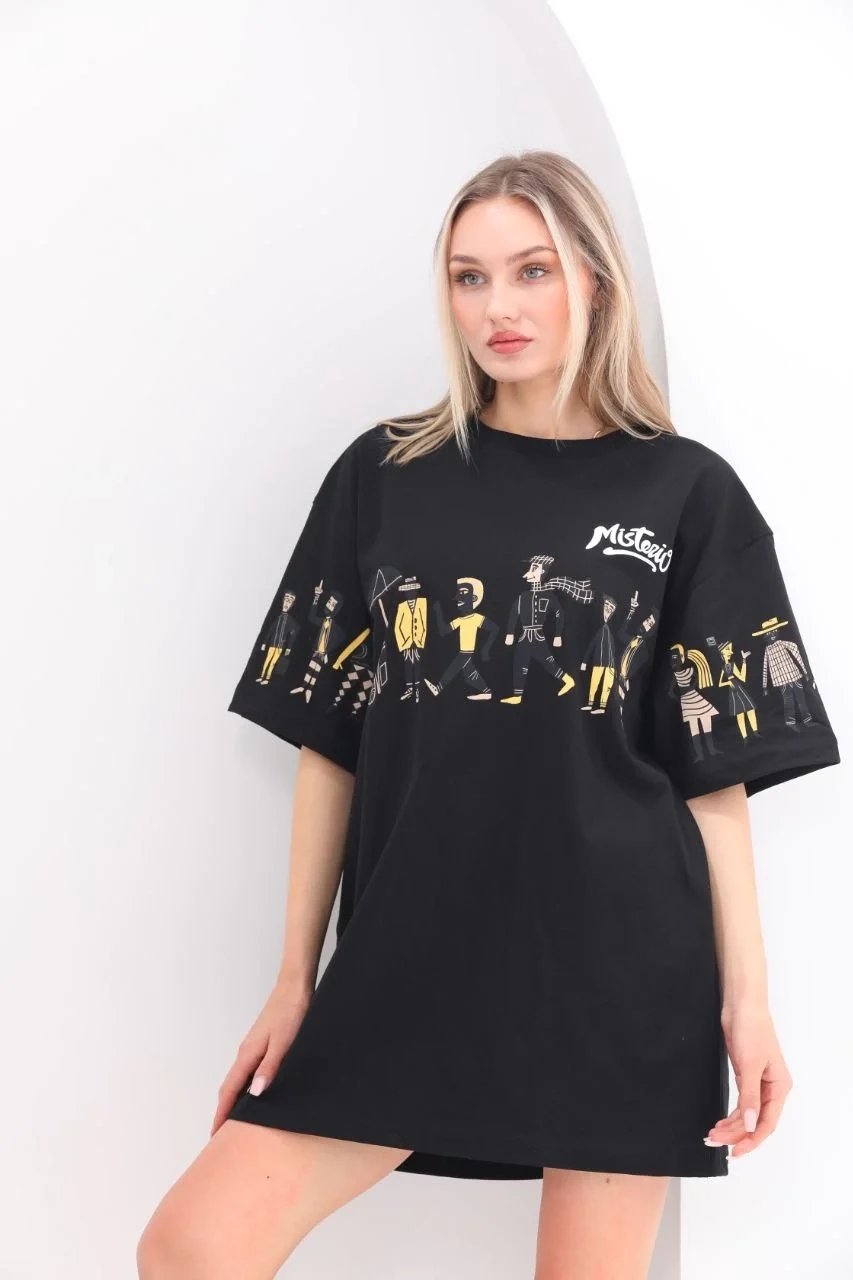 Női Fekete Oversize Kerékpárnyakú Mintás Póló 4
