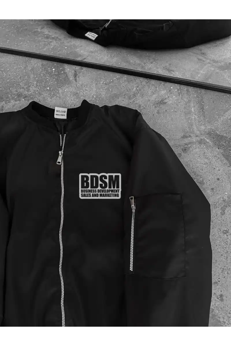 Erkek Siyah Bomber Mont – Fermuarlı, Cepli, Kapitone Astarlı, Göğüs Baskılı Tasarım Günlük Rahat Ceket - Siyah