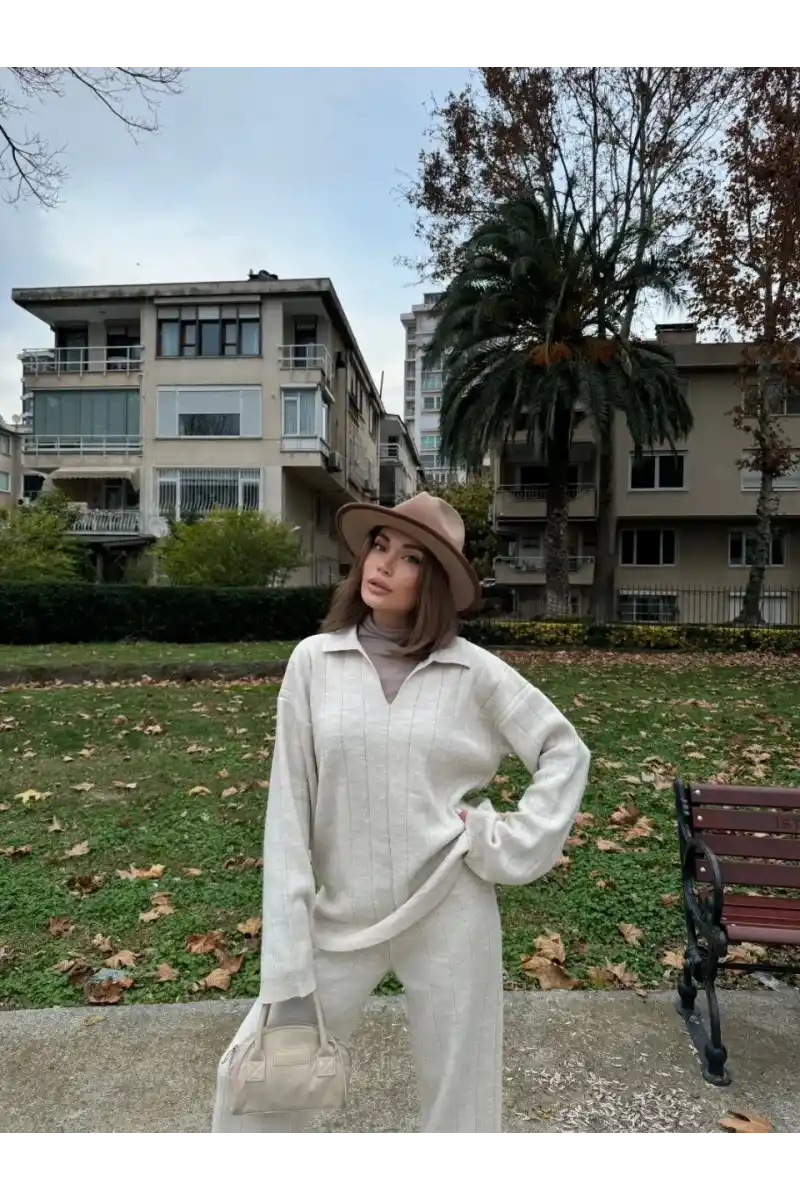 Kadın Yakalı Cizgi Detaylı Triko İkili Alt-Üst Takım - Beyaz