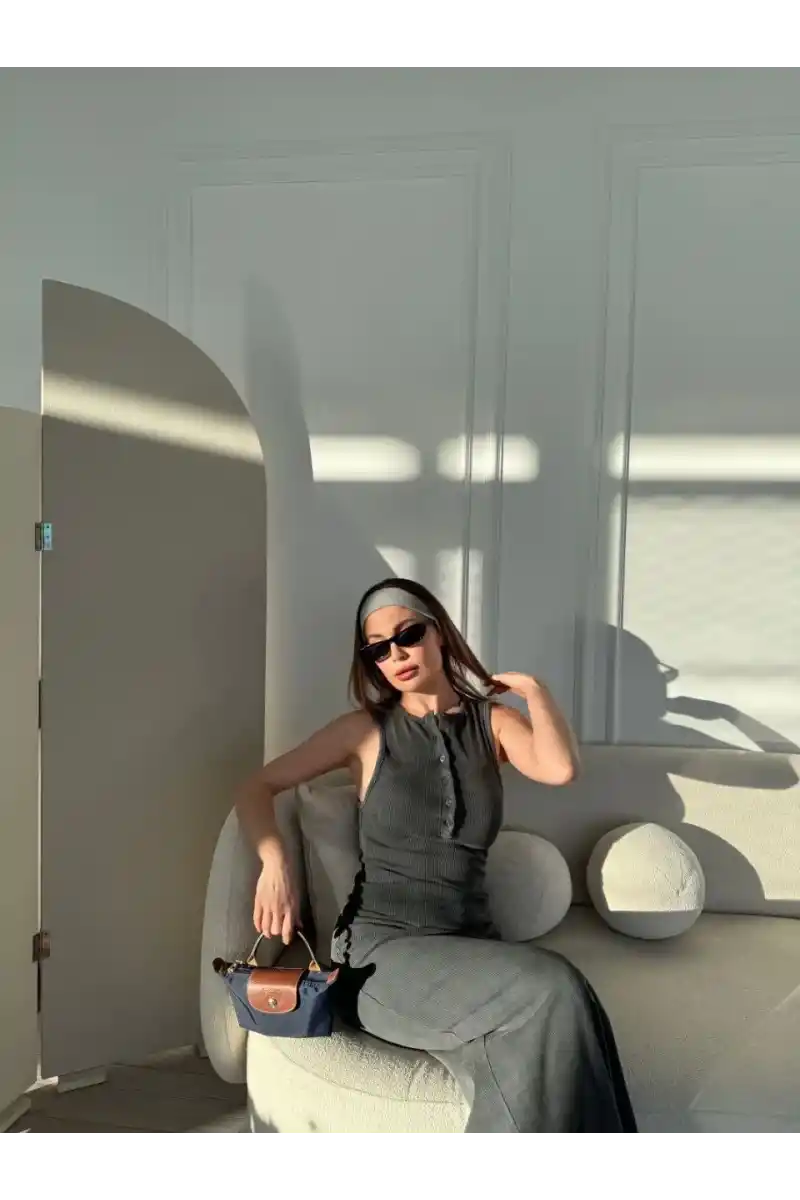 Yırtmaç Detaylı Kolsuz Düğmeli Yıkamalı Uzun Elbise - Antrasit