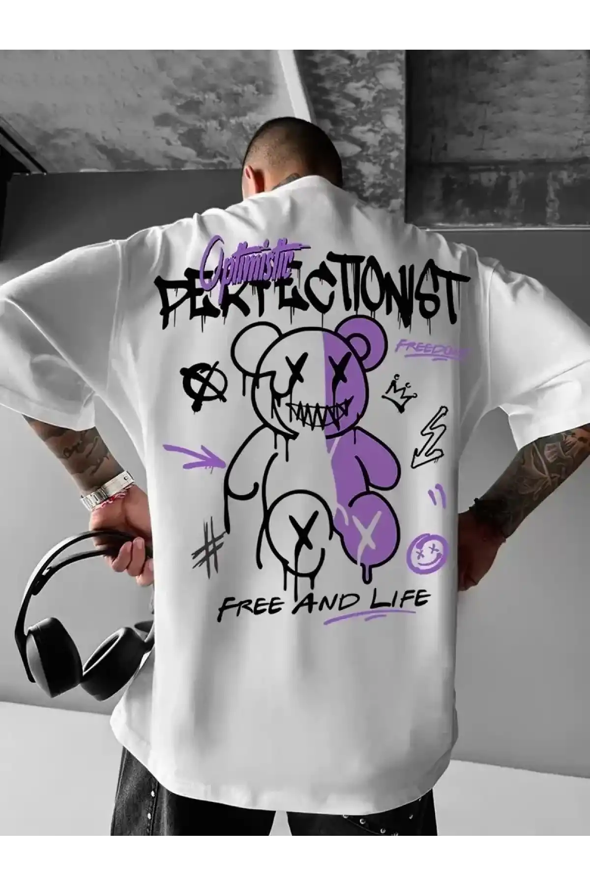 Erkek OversizeGrafik Tişört CAMPBRASTCOOPERATION Kalın Yazı Bisiklet Yaka, Kısa Kol, Kalın Mor ve Siyah Desenli Yazlık Sokak Kıyafeti - Beyaz