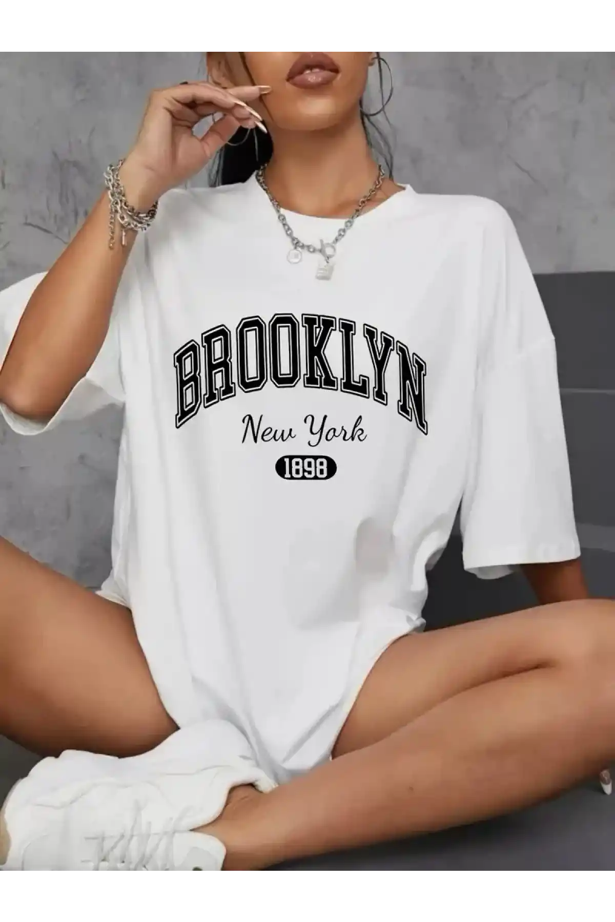 Brooklyn Harf Baskılı Düşük Omuzlu T-shirt, Rahat Kısa Kollu Bol T-shirt, Kadın Giyim - Beyaz