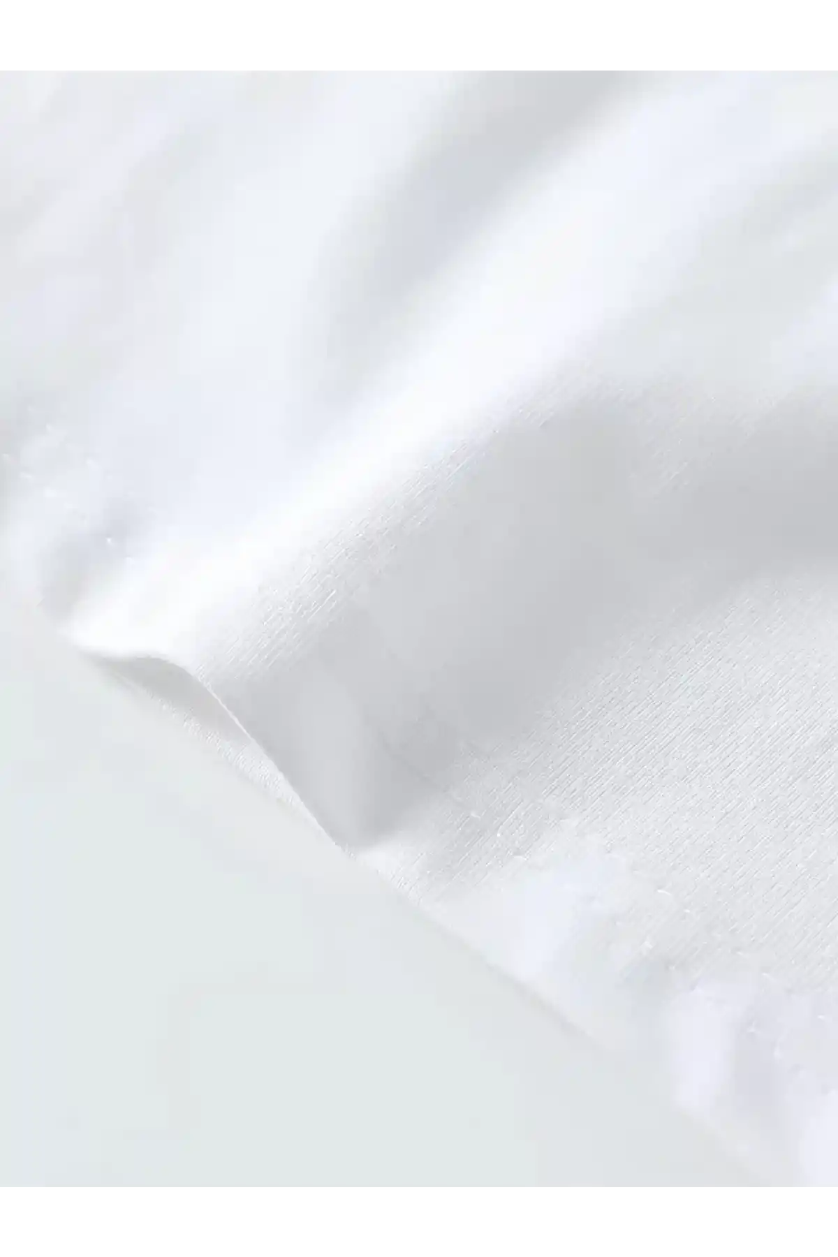 Eşsiz Baskı Tasarımlı Şık Büyük Beden Erkek Tişörtü - Rahat Polyester, Makinede Yıkanabilir, Yuvarlak Yaka - Her Mevsim İçin Mükemmel - Beyaz