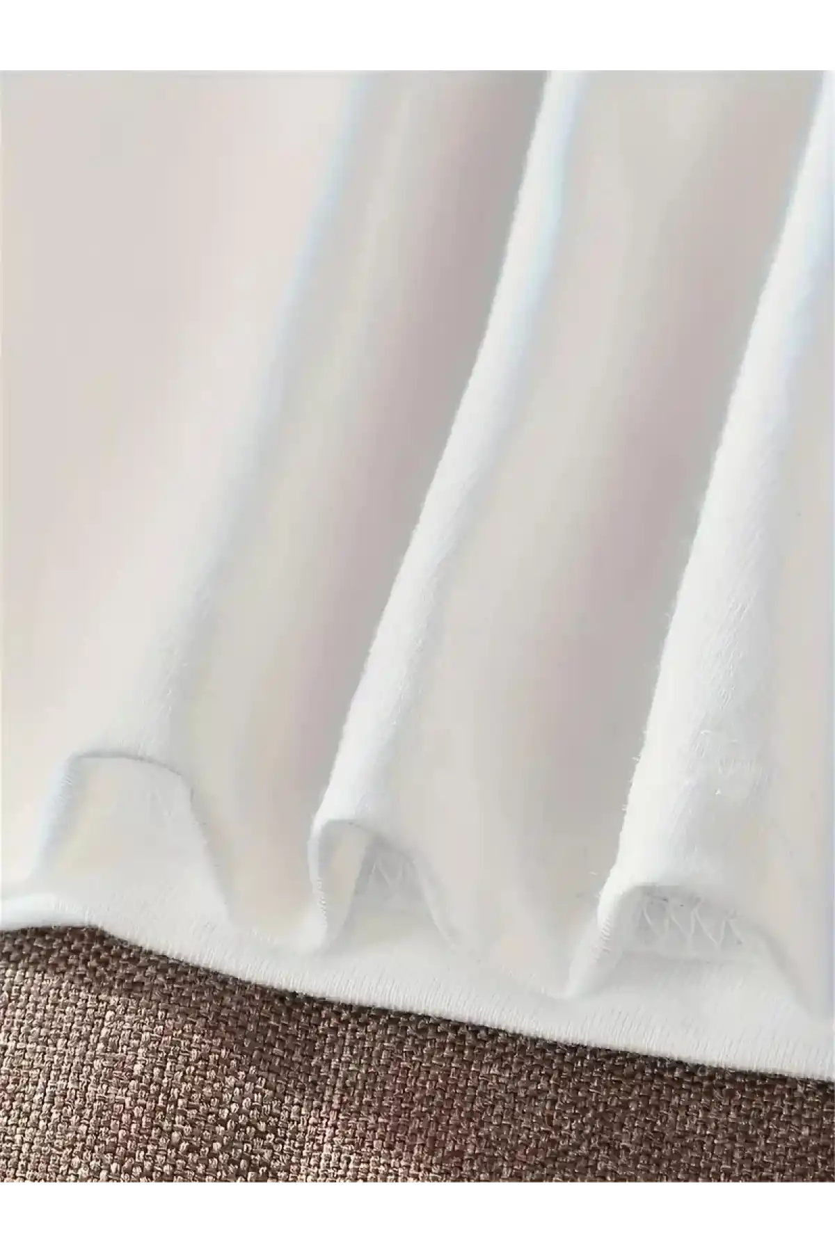 Kadınlar için Şık Siyah Kedi Grafik Tişört - Oversize Kısa Kollu Üst, Nefes Alabilir Polyester Karışımı, Makinede Yıkanabilir - Mükemmel Yaz Modası - Beyaz