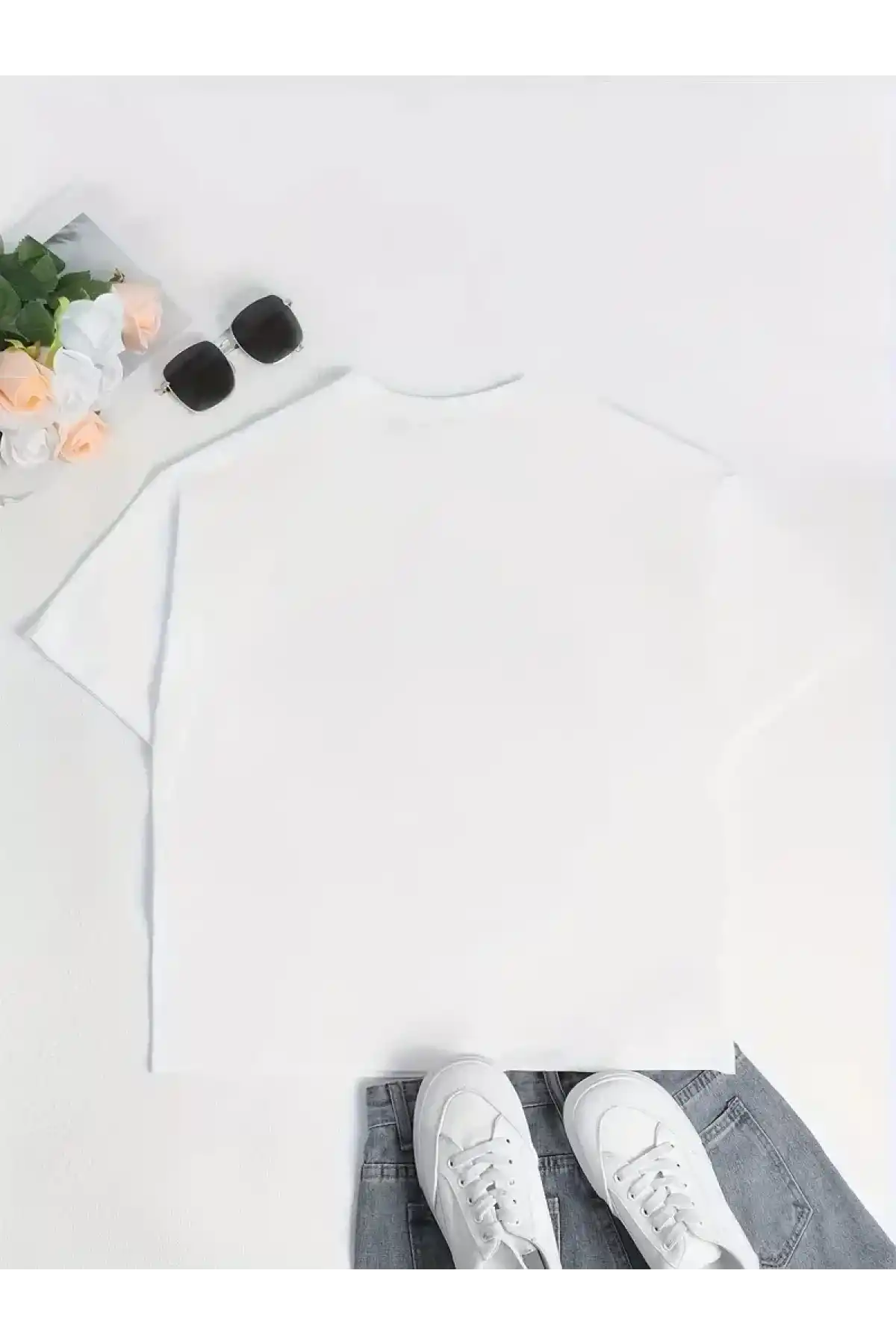 Ördek Baskılı ve Yuvarlak Yakalı Kadın Günlük Büyük Boy Siyah Tişört. - Beyaz