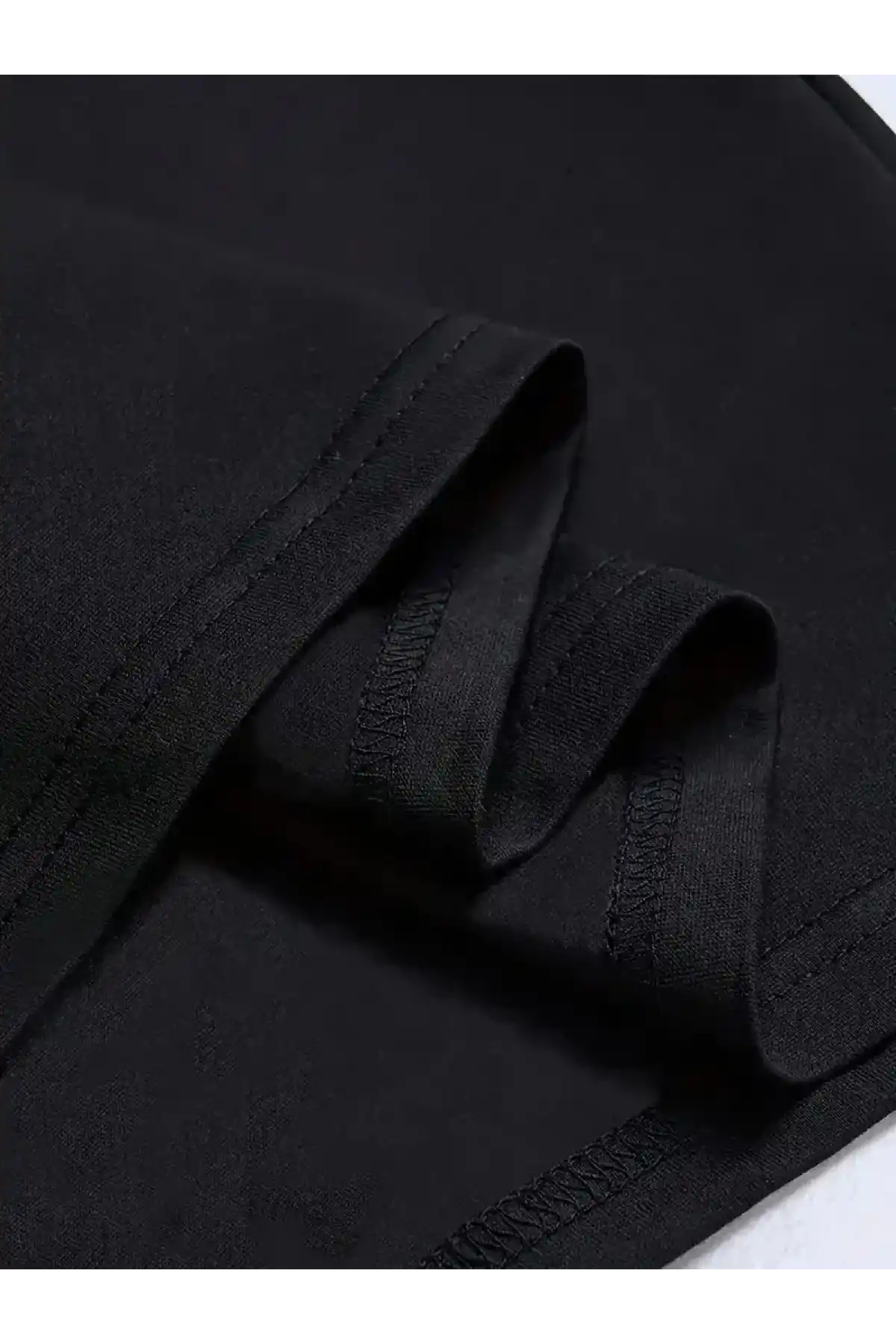 Ben Şişman Değilim Tanrı Bana Hava Yastığı Verdi Çünkü Ben Değerliyim Tişörtü - Siyah