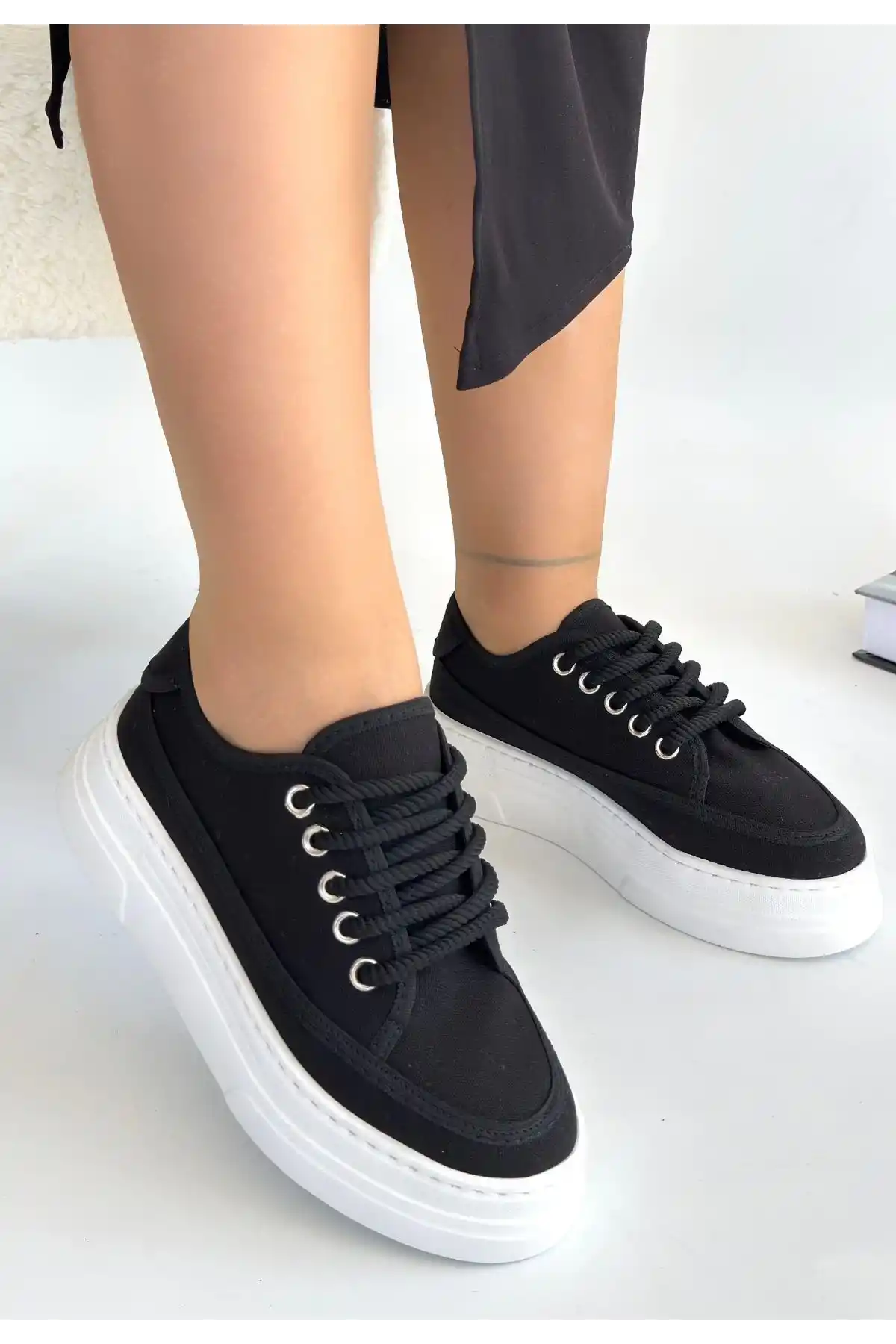 Carin Siyah Keten Bağcıklı Spor Ayakkabı - GC