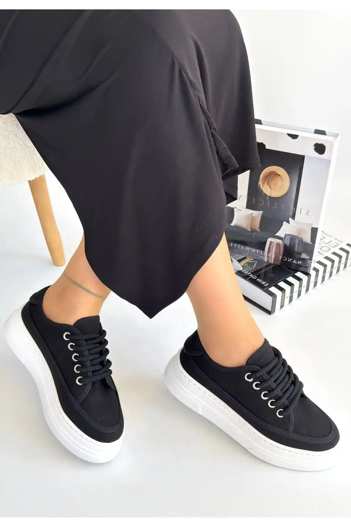 Carin Siyah Keten Bağcıklı Spor Ayakkabı - GC