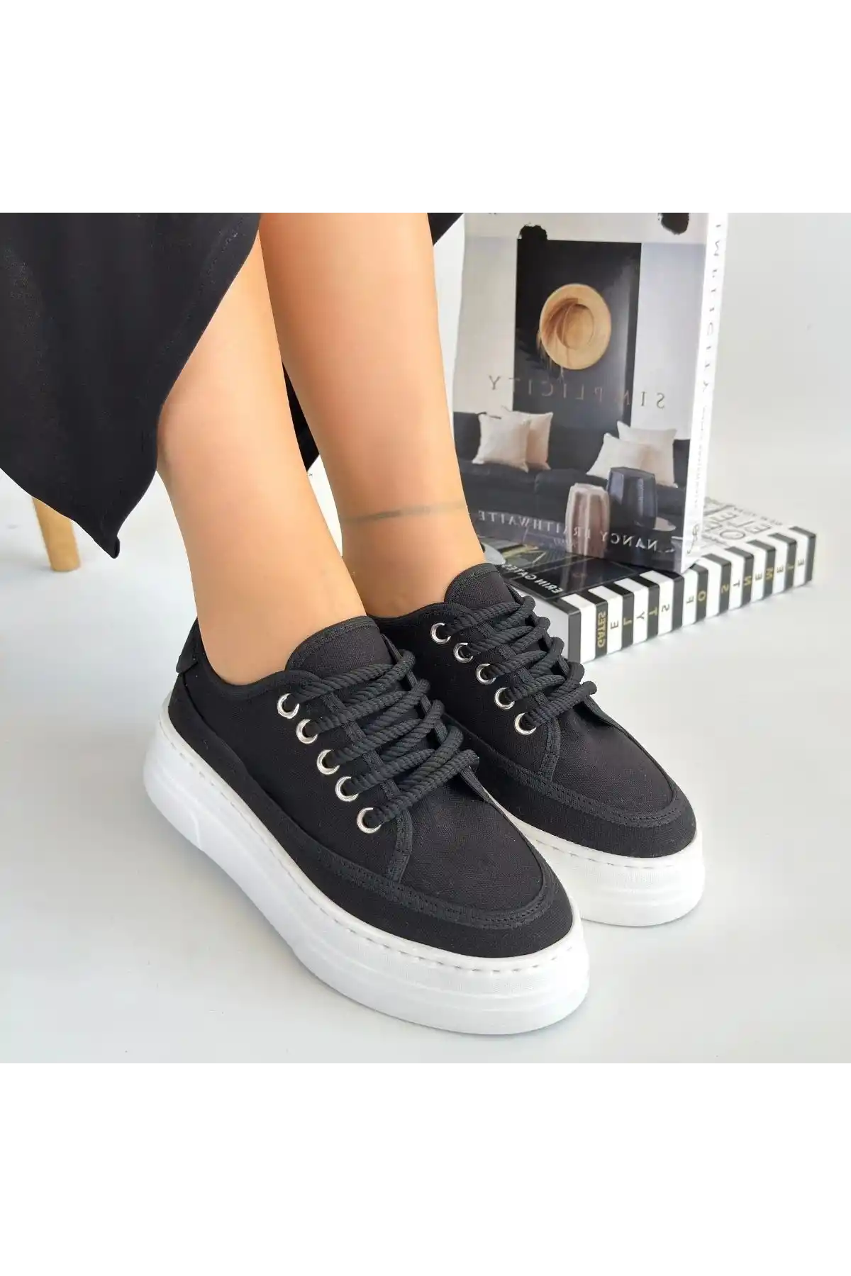 Carin Siyah Keten Bağcıklı Spor Ayakkabı - GC