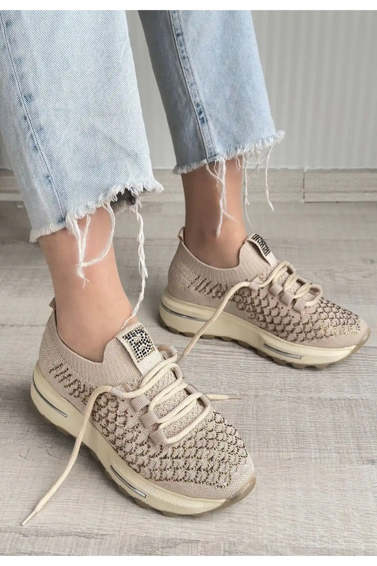 Cilla Bej Triko Boncuk İşlemeli Spor Ayakkabı - GC