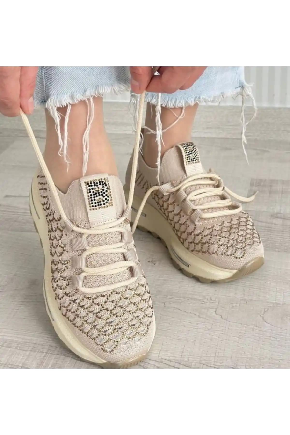 Cilla Bej Triko Boncuk İşlemeli Spor Ayakkabı - GC