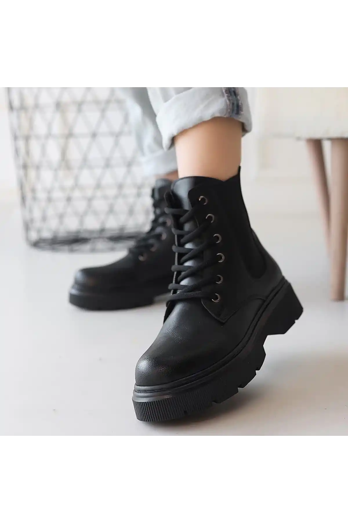 Daum Siyah Cilt Bağcıklı Bot - GC