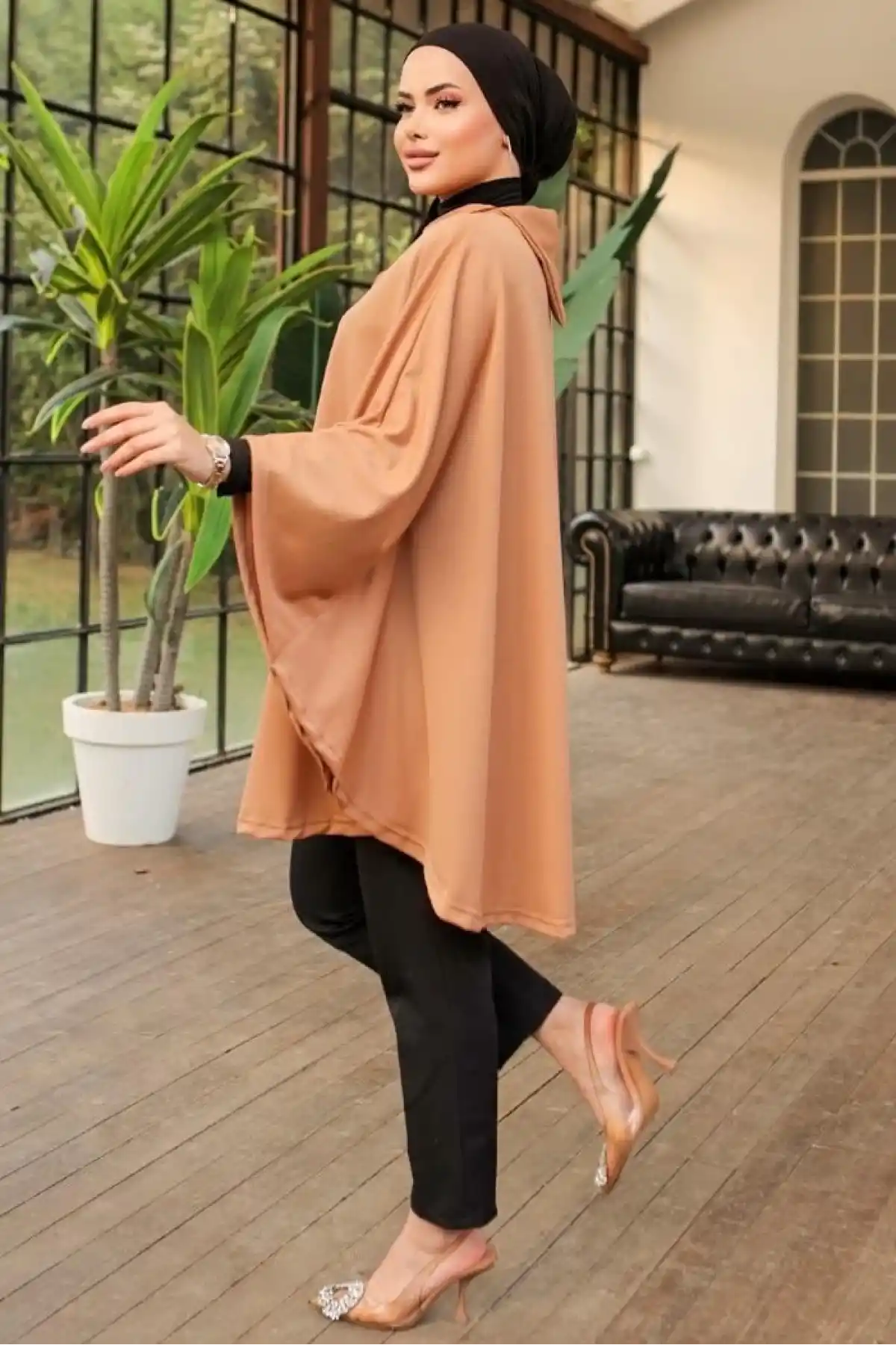 Düğme Detaylı Şık Tasarımlı Bej Şal Yaka Panço ( GC )