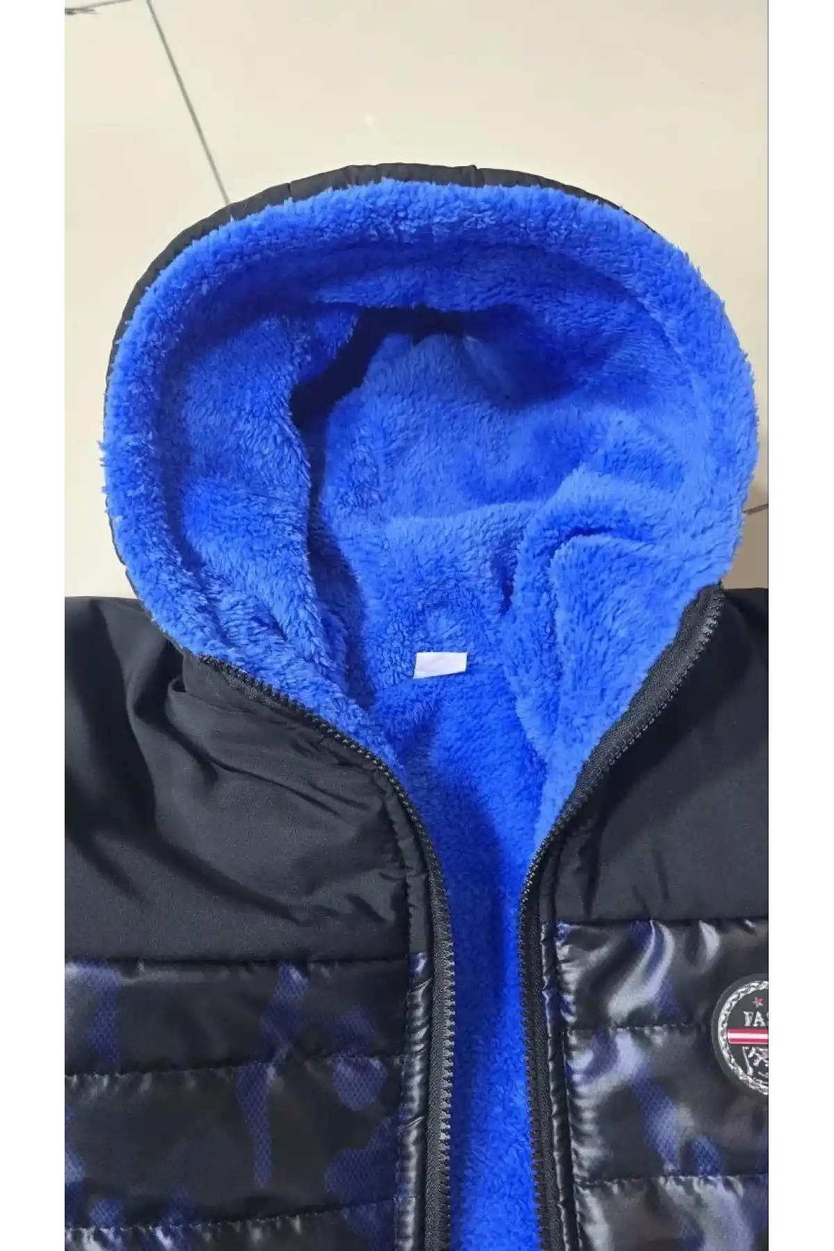 Erkek Çocuk Kamuflaj Desenli Mont İçi Sıcak Tutan Pelüş Astarlı, Kapüşonlu, Fermuarlı Kışlık Su İtici Şişme Mont - Lacivert