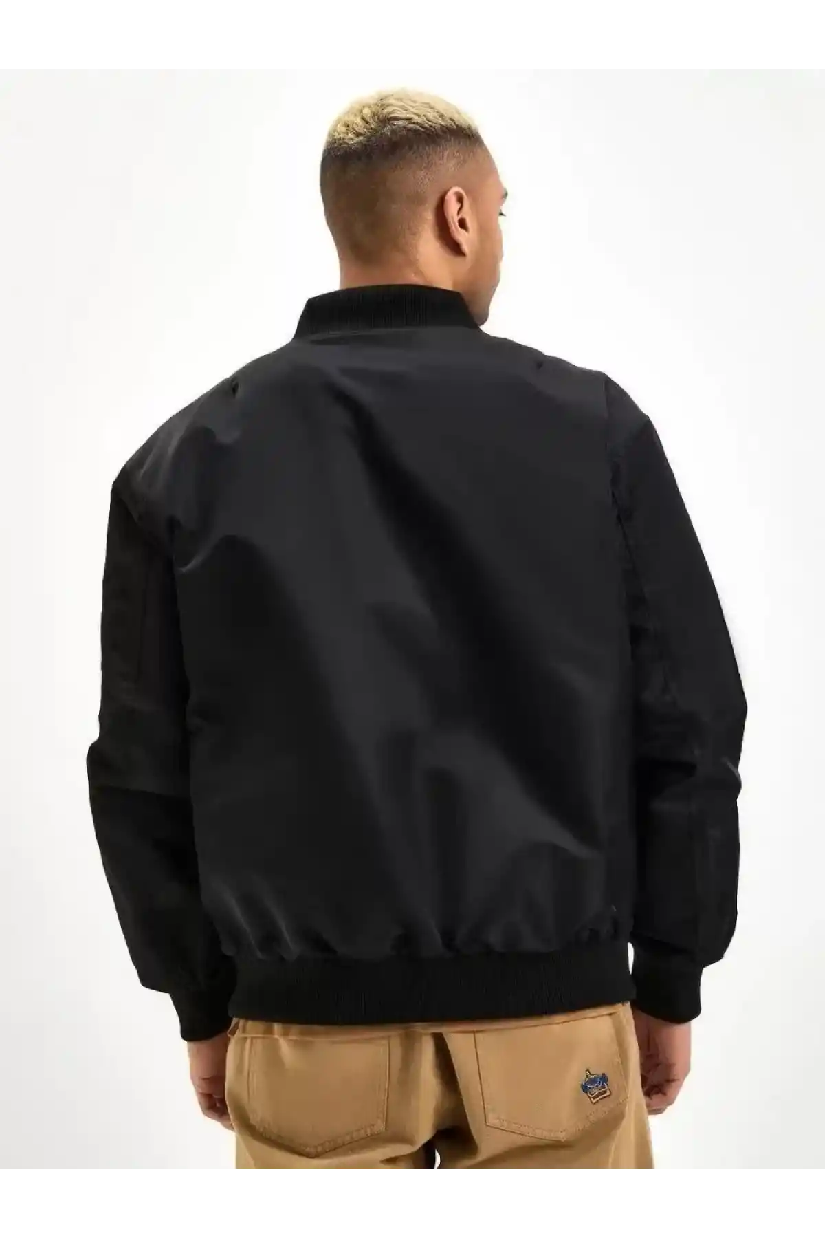 Unisex Siyah Bomber Mont – Su İtici Kumaş, Kapitone Astarlı, Fermuarlı ve Günlük Kullanıma Uygun Ceket- Siyah