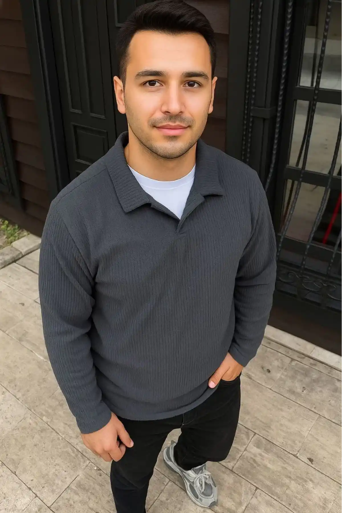 Erkek Fitilli Polar Sweatshirt – Düğmesiz Polo Yaka, Oversize Rahat Kalıp, Kalın Polar Kumaş, Kışlık ve Baharlık Şık Günlük Üst - Füme