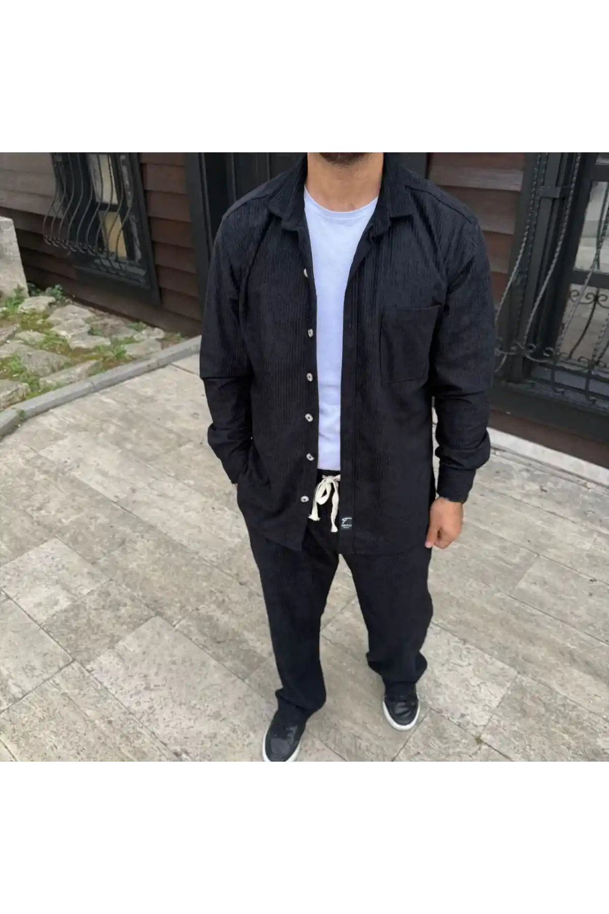 Erkek Kadife Oversize Takım – Gömlek ve Pantolon İkili Set Füme Corduroy Şıklığı, Rahat ve Zarif Duruş Yumuşak Dokulu Kadife Kumaş, Düğmeli Gömlek Üst ve Lastikli Pantolon Alt Parça ile Gün Boyu Konfor- Siyah