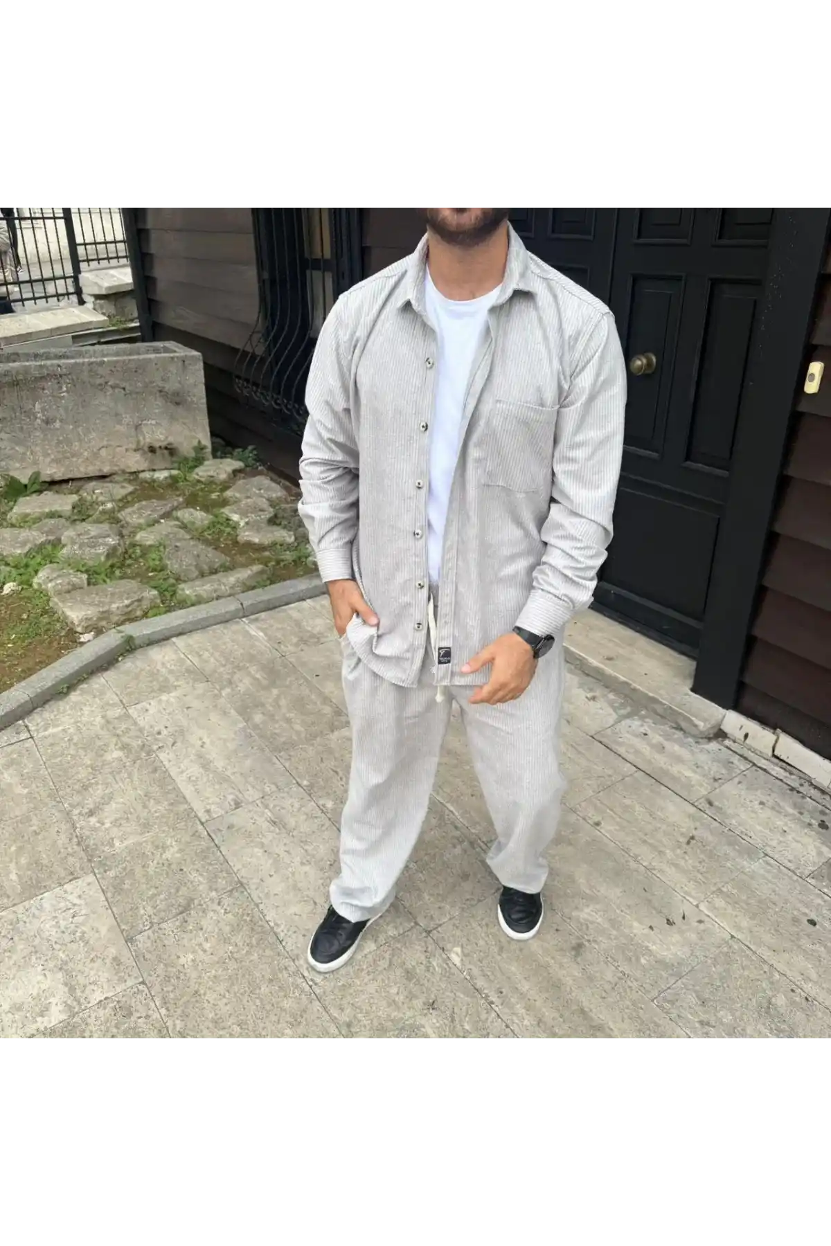 Erkek Kadife Oversize Takım – Gömlek ve Pantolon İkili Set Füme Corduroy Şıklığı, Rahat ve Zarif Duruş Yumuşak Dokulu Kadife Kumaş, Düğmeli Gömlek Üst ve Lastikli Pantolon Alt Parça ile Gün Boyu Konfor- Gri