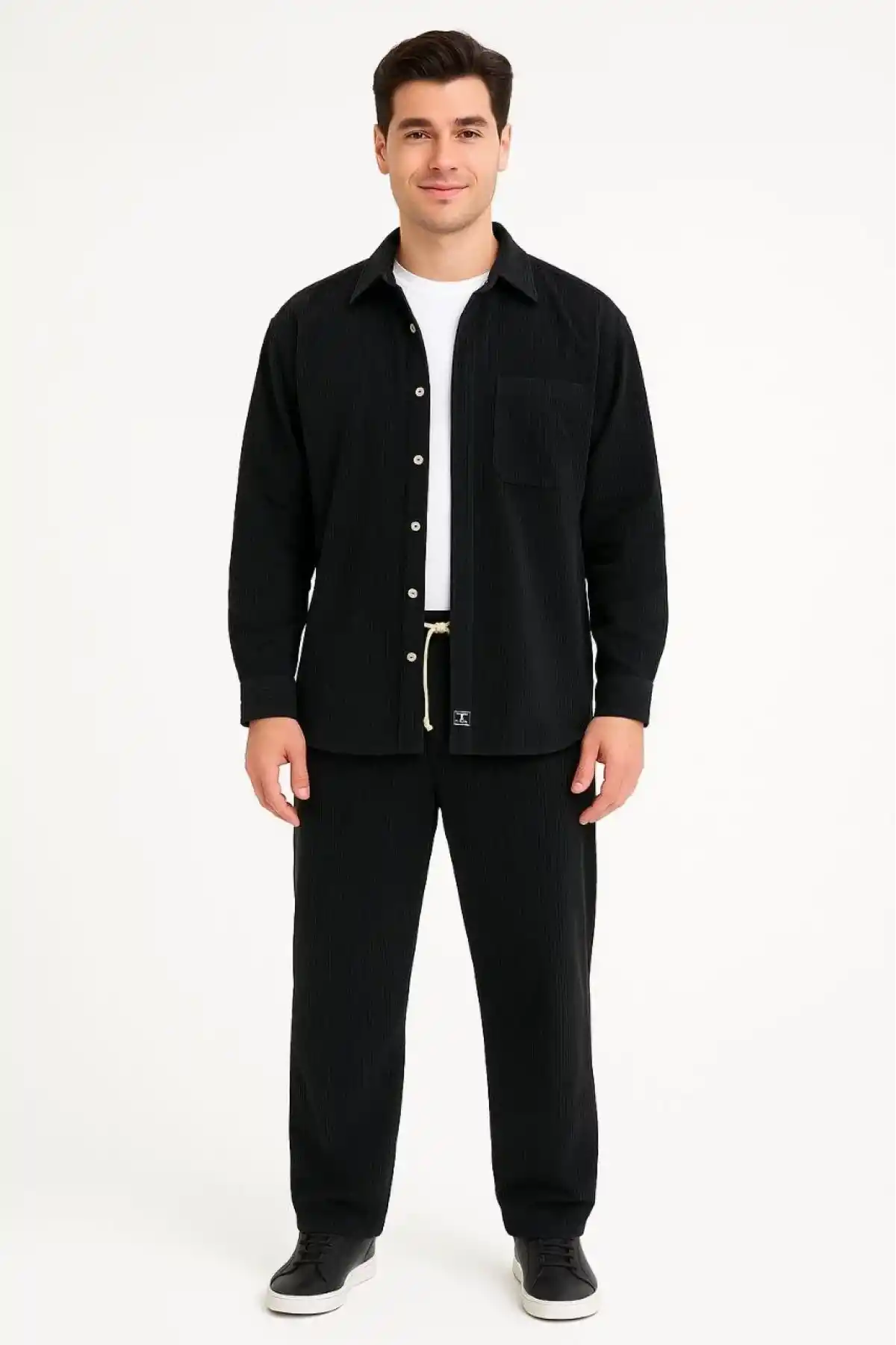 Erkek Kadife Oversize Takım – Gömlek ve Pantolon İkili Set Füme Corduroy Şıklığı, Rahat ve Zarif Duruş Yumuşak Dokulu Kadife Kumaş, Düğmeli Gömlek Üst ve Lastikli Pantolon Alt Parça ile Gün Boyu Konfor- Siyah