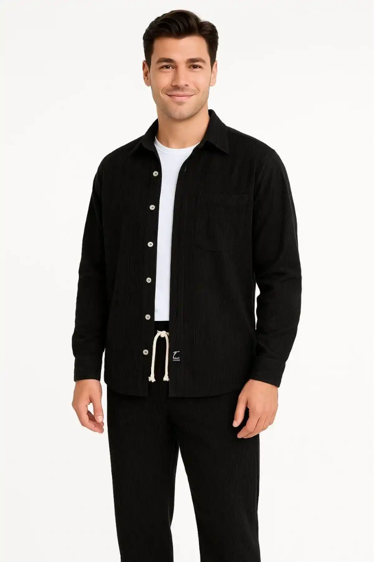 Erkek Kadife Oversize Takım – Gömlek ve Pantolon İkili Set Füme Corduroy Şıklığı, Rahat ve Zarif Duruş Yumuşak Dokulu Kadife Kumaş, Düğmeli Gömlek Üst ve Lastikli Pantolon Alt Parça ile Gün Boyu Konfor- Siyah