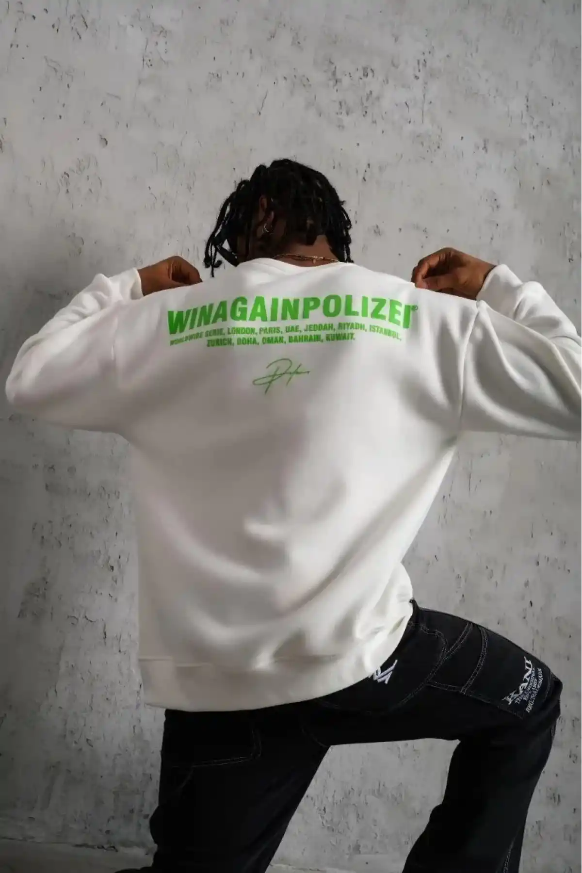 Erkek Oversize Sweatshirt – Beyaz Renk | Ön ve Sırt Baskılı, Üç İplik İçi Pamuklu Kumaş, Rahat Kalıp, Ribanalı Kışlık Sweat | Winagain Polizei Serisi - Beyaz