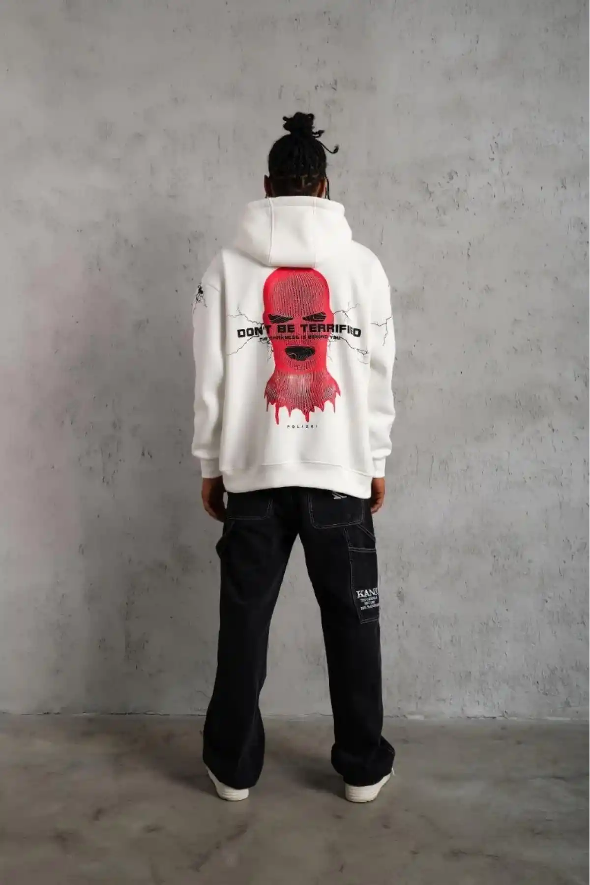 Erkek Oversize Üç İplik Kapüşonlu Sweatshirt – “Don’t Be Terrified” Ön, Sırt ve Kol Baskılı, Kanguru Cepli, Ribanalı Rahat Model - Beyaz