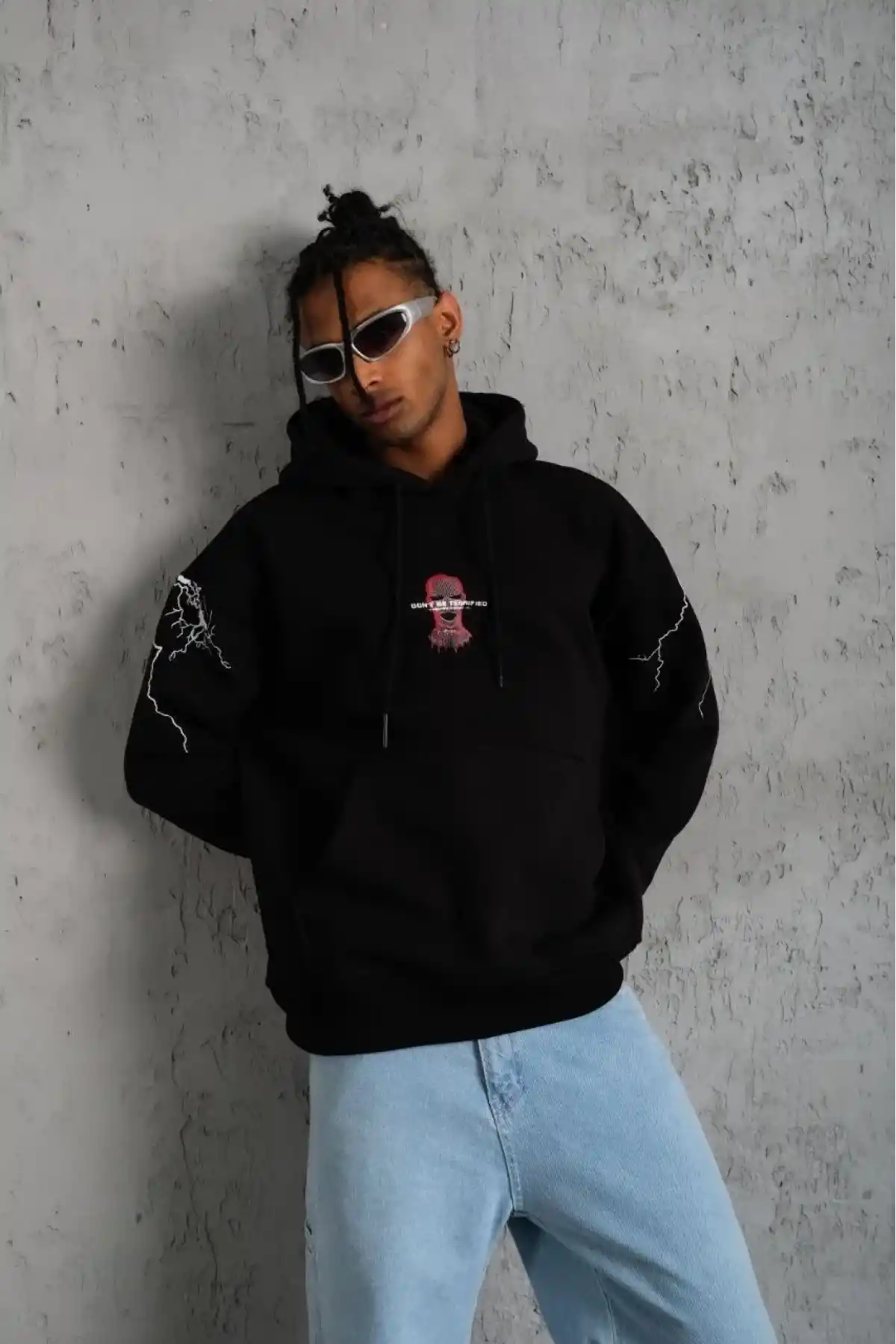 Erkek Oversize Üç İplik Kapüşonlu Sweatshirt Siyah Don’t Be Terrified Ön Sırt ve - Siyah