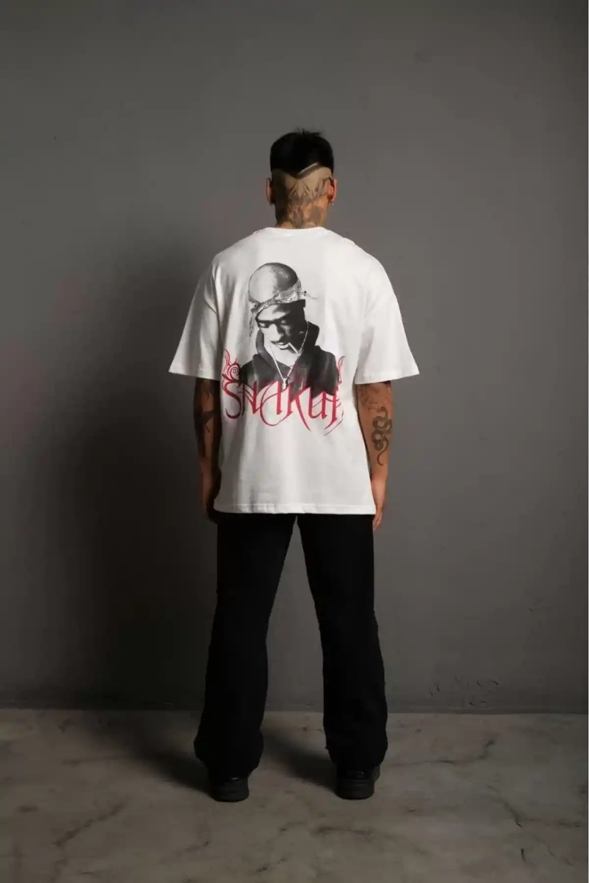 Erkek Oversize Tişört – Beyaz 24/1 Penye Kumaş, Bisiklet Yaka, Ön & Arka Baskılı, Streetwear Tarzı Rahat Büyük Kalıp T-Shirt- Beyaz