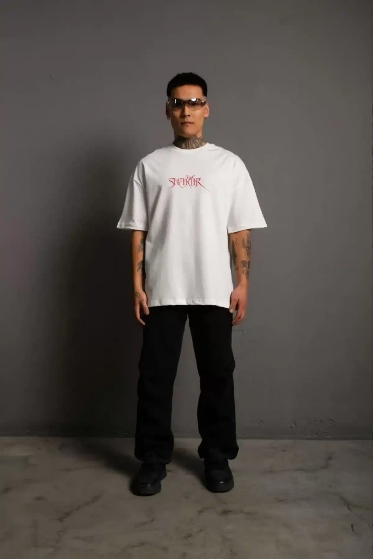 Erkek Oversize Tişört – Beyaz 24/1 Penye Kumaş, Bisiklet Yaka, Ön & Arka Baskılı, Streetwear Tarzı Rahat Büyük Kalıp T-Shirt- Beyaz