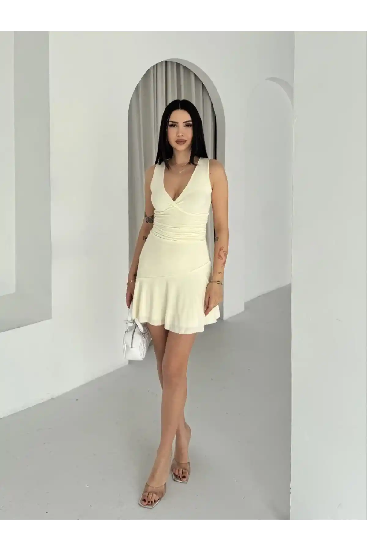 Kadın Derin V Yaka Sırt Dekolteli Mini Elbise Drapeli Şık Kolsuz - Açık Sarı