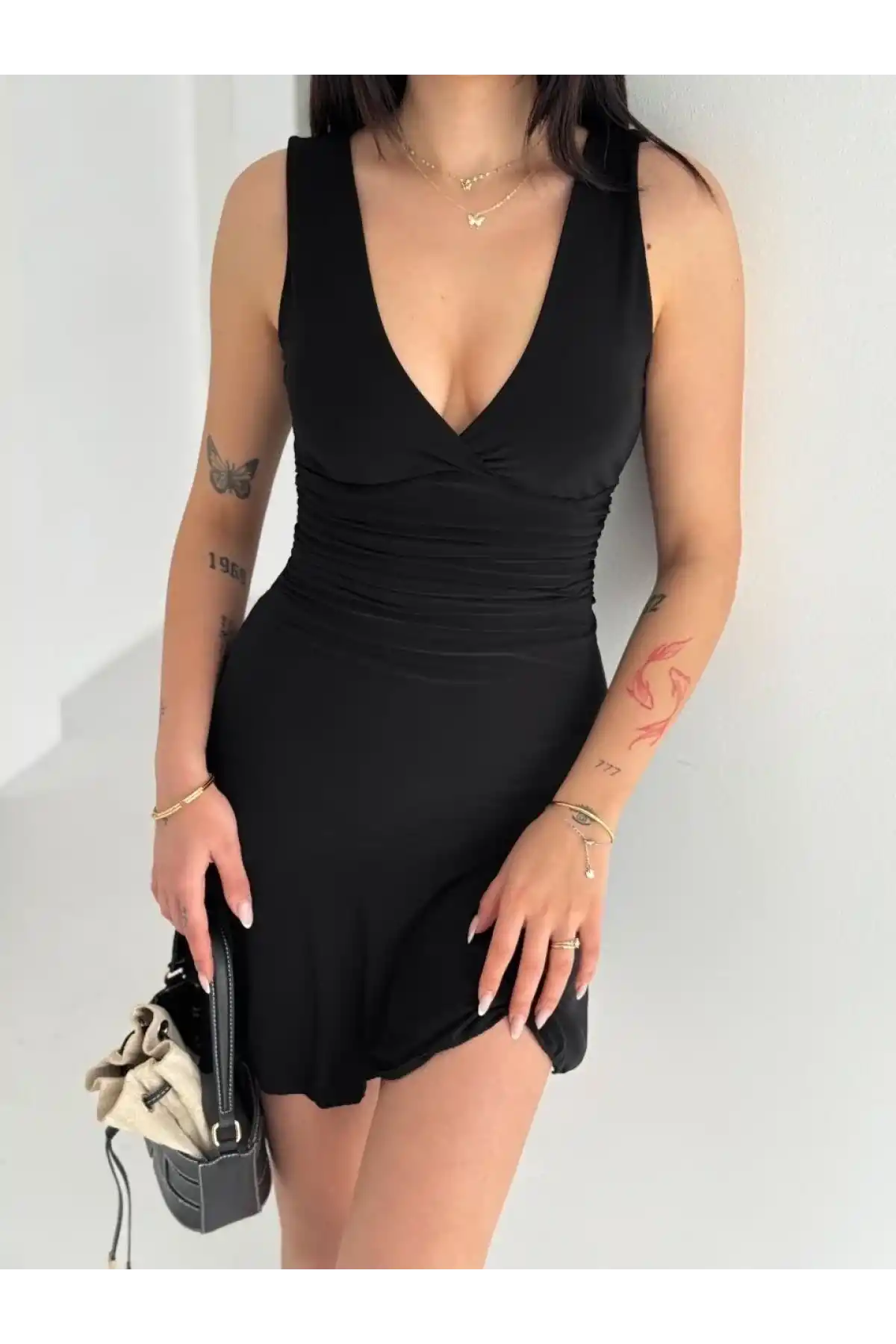 Kadın Derin V Yaka Sırt Dekolteli Mini Elbise Drapeli Şık Kolsuz - Siyah
