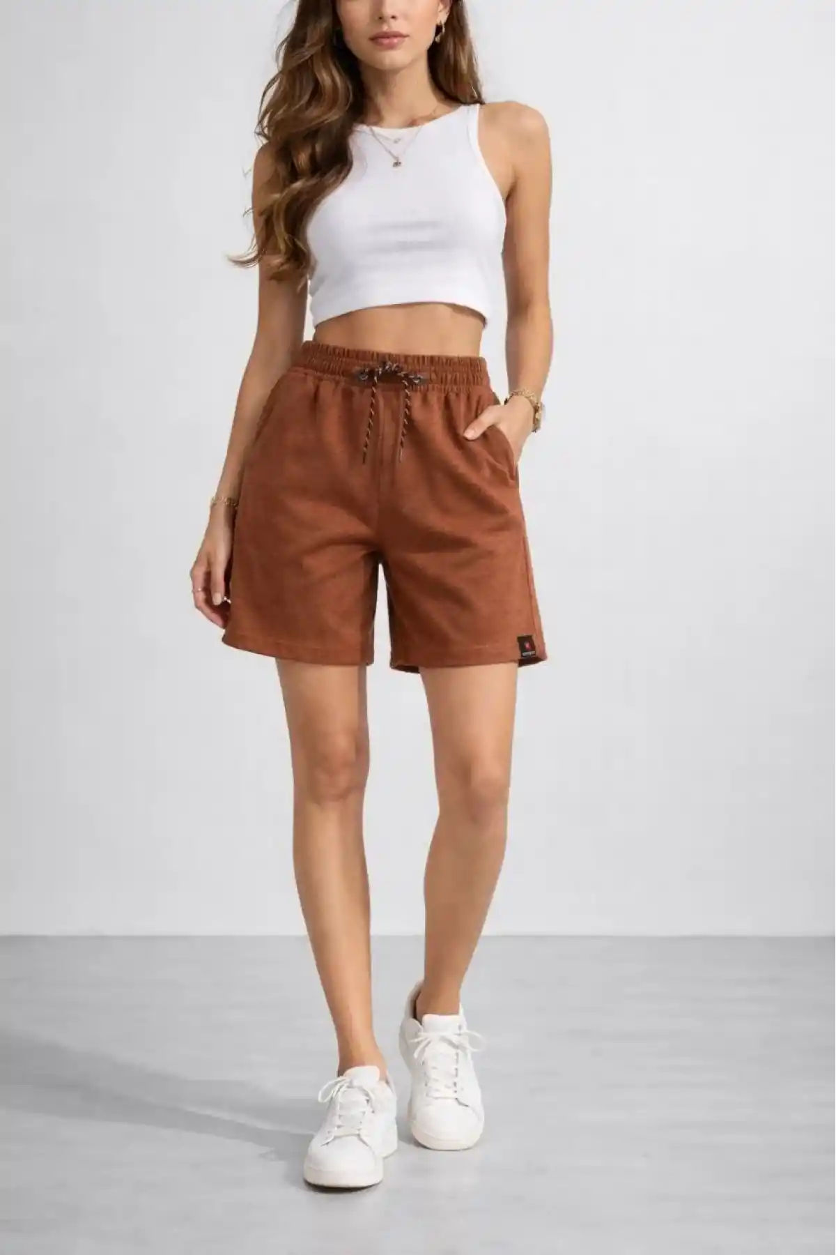 Kadın Dokuma otoban Şort Beli Lastikli Bağcıklı Cepli Kesim Şort - Kahverengi
