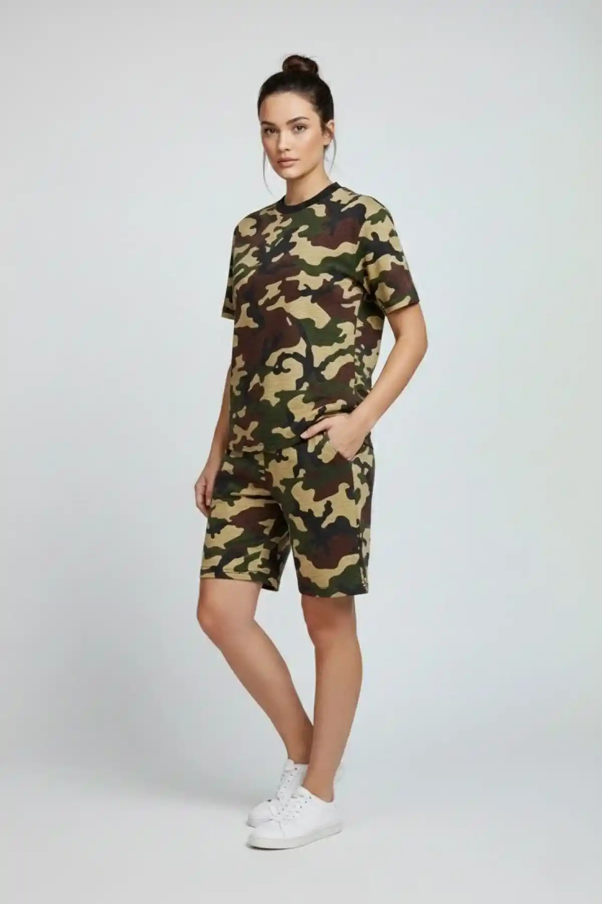 Kadın Kamuflaj Desenli Tişört Şort Takım – Günlük Rahat Kesim Yazlık 2’li Kombin - Kamuflaj